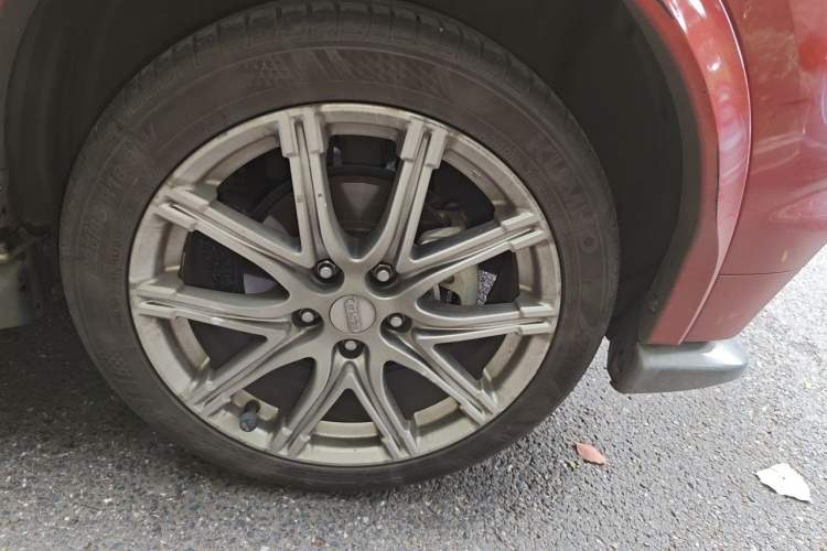 Used Infiniti ESQ 2014 1.6L Spontaneous Edition Right Front Wheel Hub