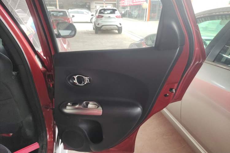 Used Infiniti ESQ 2014 1.6L Spontaneous Edition Right Rear Door Interior