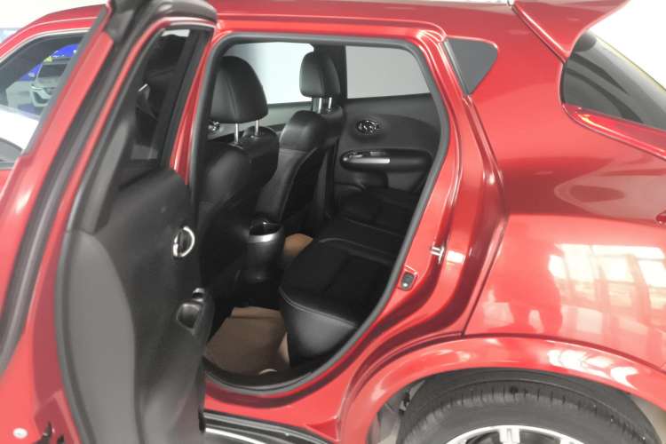 Used Infiniti ESQ 2014 1.6L Luxury Edition Right Rear Seat