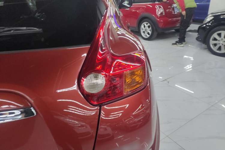 Used Infiniti ESQ 2014 1.6L Spontaneous Edition Right Rear Taillight