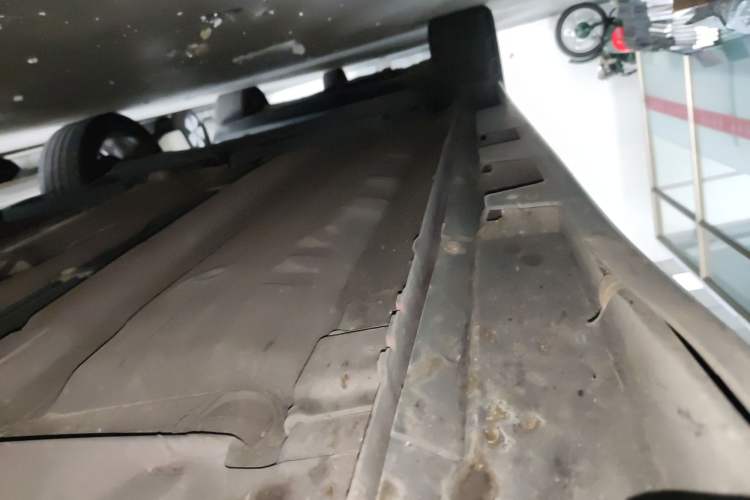 Used Infiniti ESQ 2014 1.6L Spontaneous Edition Right Side Sill