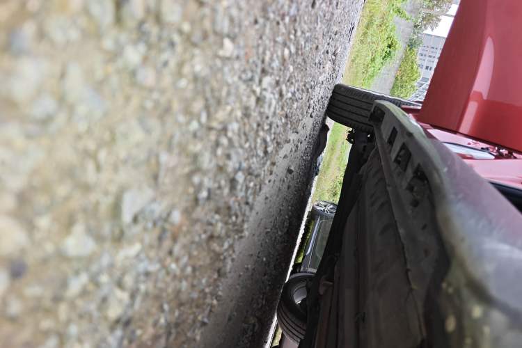 Used Infiniti ESQ 2014 1.6L Spontaneous Edition Right Side Sill