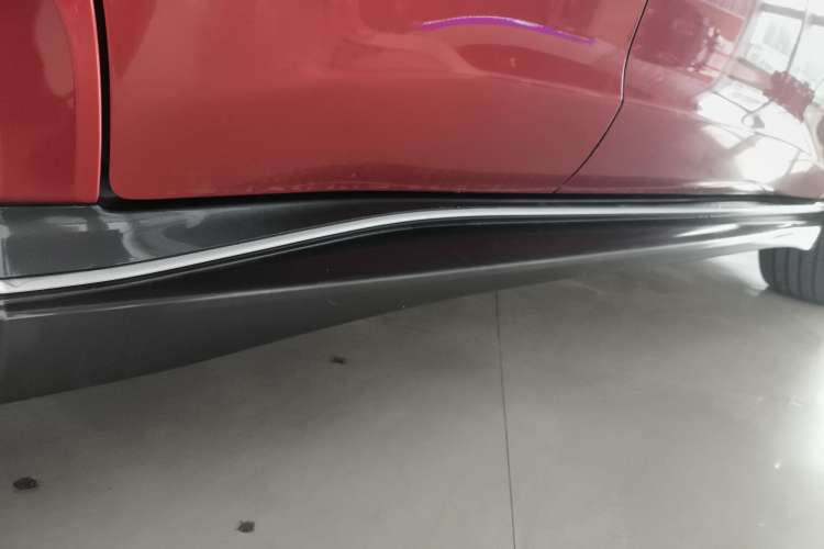 Used Infiniti ESQ 2014 1.6L Luxury Edition Right Side Sill