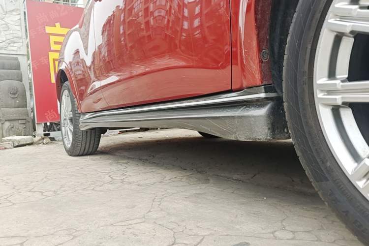 Used Infiniti ESQ 2014 1.6L Spontaneous Edition Right Side Sill