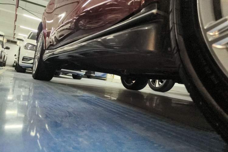 Used Infiniti ESQ 2014 1.6L Spontaneous Edition Right Side Sill
