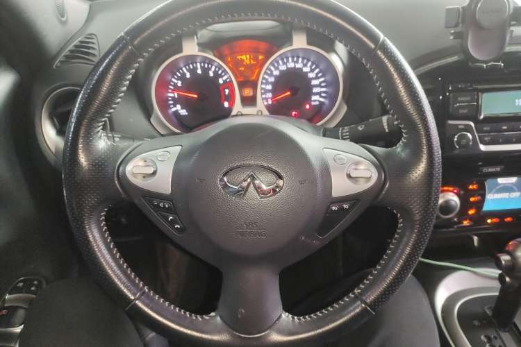 Used Infiniti ESQ 2014 1.6L Spontaneous Edition Steering Wheel