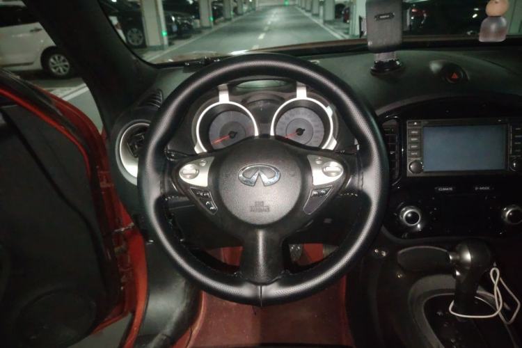 Used Infiniti ESQ 2014 1.6L Spontaneous Edition Steering Wheel