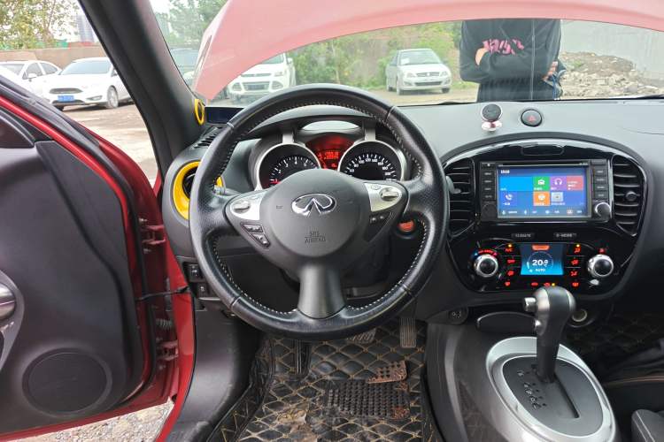 Used Infiniti ESQ 2014 1.6L Spontaneous Edition Steering Wheel