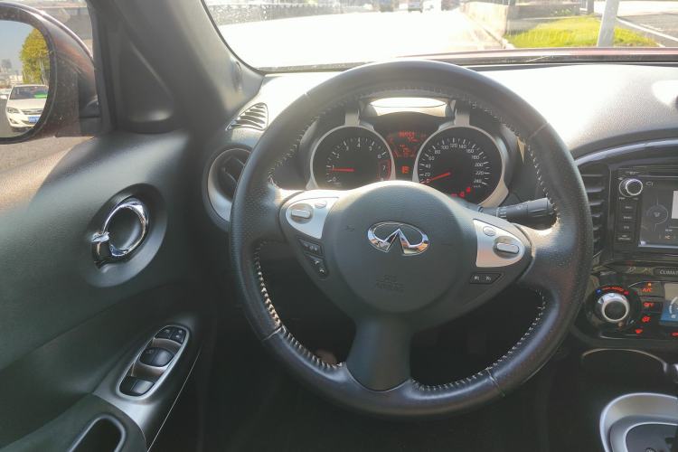 Used Infiniti ESQ 2014 1.6L Spontaneous Edition Steering Wheel
