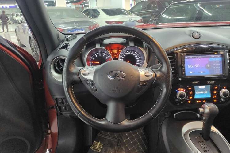 Used Infiniti ESQ 2014 1.6L Spontaneous Edition Steering Wheel
