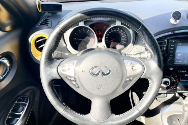 Used Infiniti ESQ 2014 1.6L Spontaneous Edition Steering Wheel