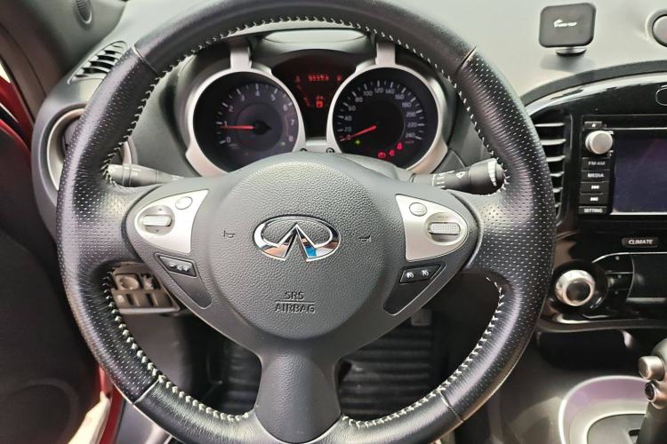 Used Infiniti ESQ 2014 1.6L Luxury Edition Steering Wheel