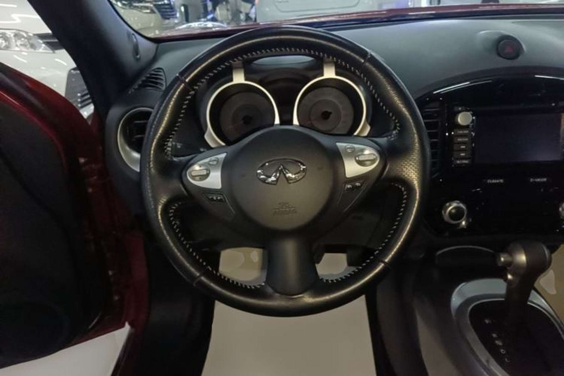 Used Infiniti ESQ 2014 1.6L Luxury Edition Steering Wheel