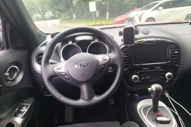 Used Infiniti ESQ 2014 1.6L Spontaneous Edition Steering Wheel