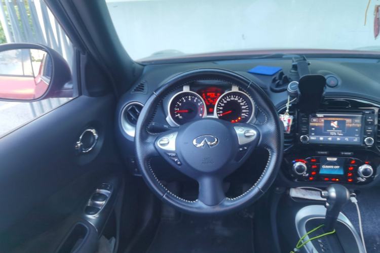 Used Infiniti ESQ 2014 1.6L Luxury Edition Steering Wheel