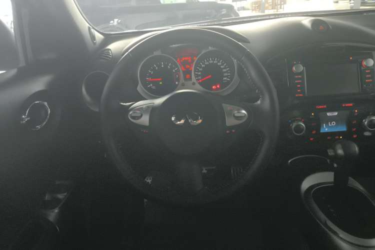 Used Infiniti ESQ 2014 1.6L Luxury Edition Steering Wheel