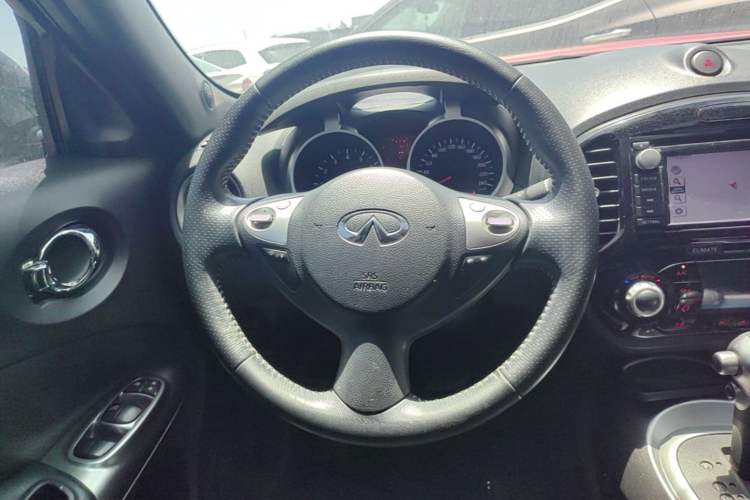 Used Infiniti ESQ 2014 1.6L Luxury Edition Steering Wheel