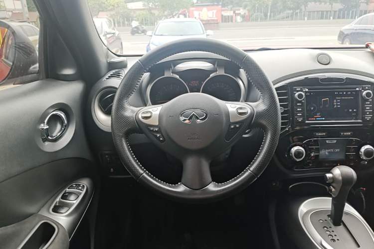 Used Infiniti ESQ 2014 1.6L Spontaneous Edition Steering Wheel