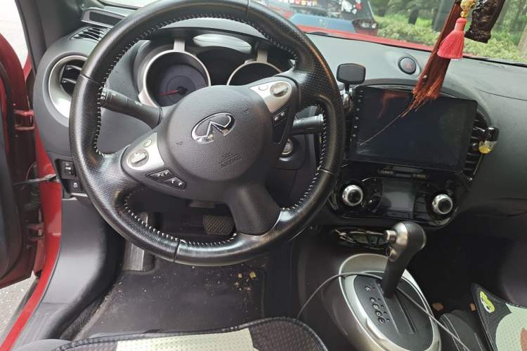 Used Infiniti ESQ 2014 1.6L Spontaneous Edition Steering Wheel