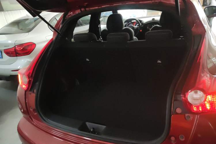 Used Infiniti ESQ 2014 1.6L Spontaneous Edition Trunk