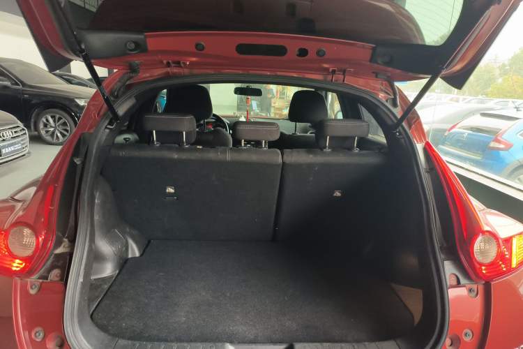 Used Infiniti ESQ 2014 1.6L Spontaneous Edition Trunk