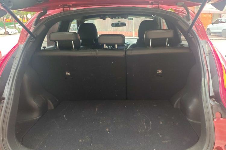 Used Infiniti ESQ 2014 1.6L Luxury Edition Trunk