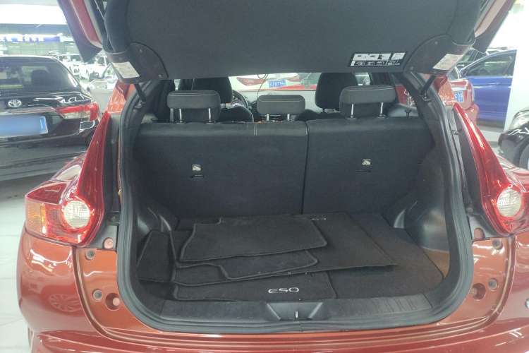 Used Infiniti ESQ 2014 1.6L Spontaneous Edition Trunk