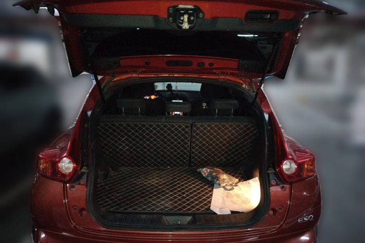 Used Infiniti ESQ 2014 1.6L Spontaneous Edition Trunk