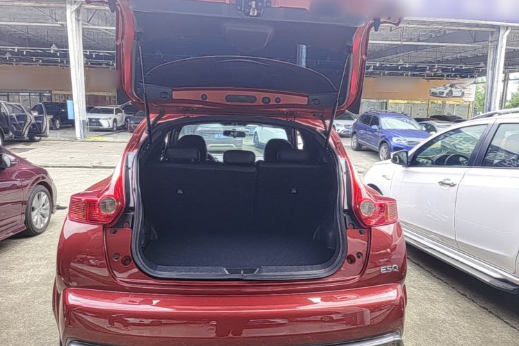 Used Infiniti ESQ 2014 1.6L Spontaneous Edition Trunk