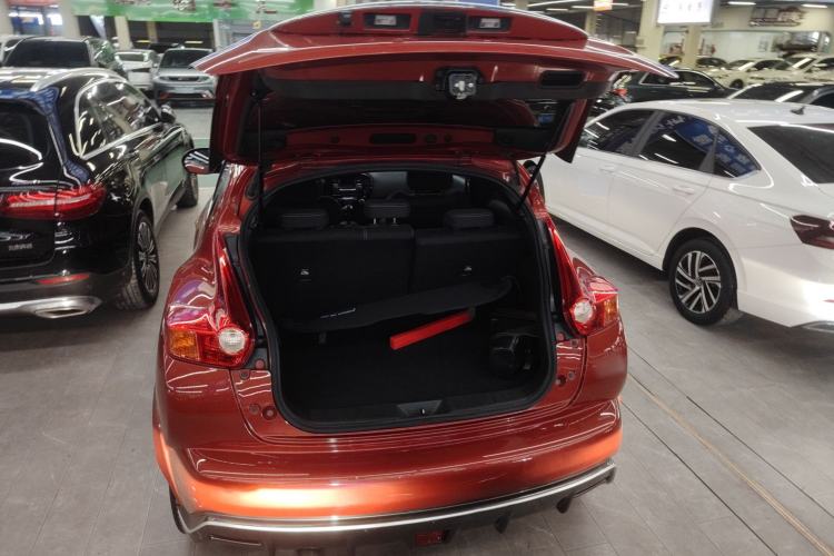 Used Infiniti ESQ 2014 1.6L Spontaneous Edition Trunk