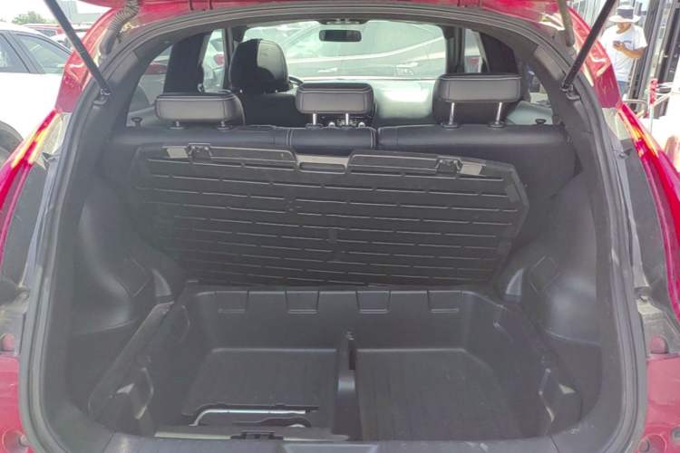 Used Infiniti ESQ 2014 1.6L Luxury Edition Trunk