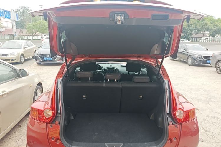 Used Infiniti ESQ 2014 1.6L Spontaneous Edition Trunk