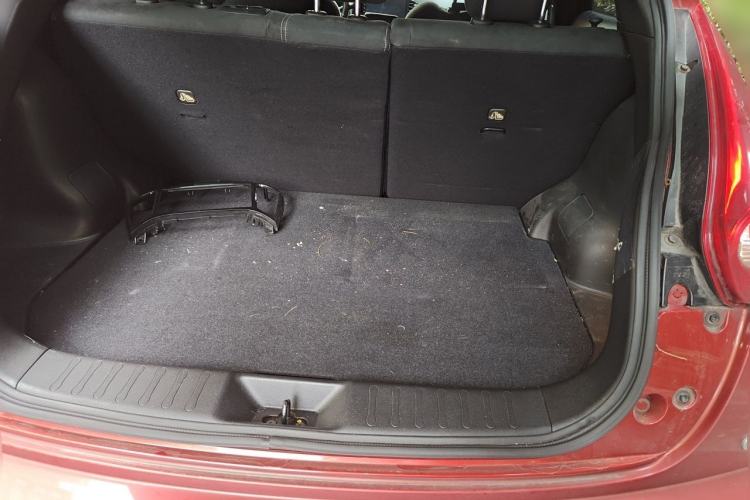Used Infiniti ESQ 2014 1.6L Spontaneous Edition Trunk
