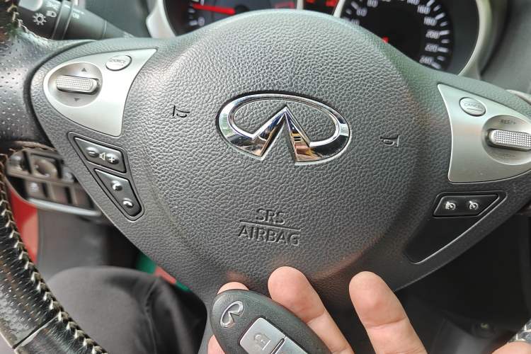 Used Infiniti ESQ 2014 1.6L Spontaneous Edition Vehicle Key