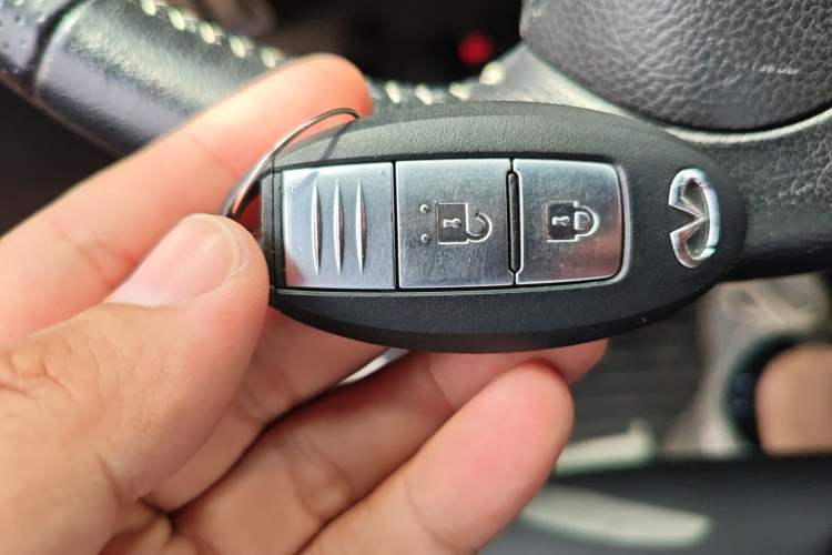 Used Infiniti ESQ 2014 1.6L Luxury Edition Vehicle Key