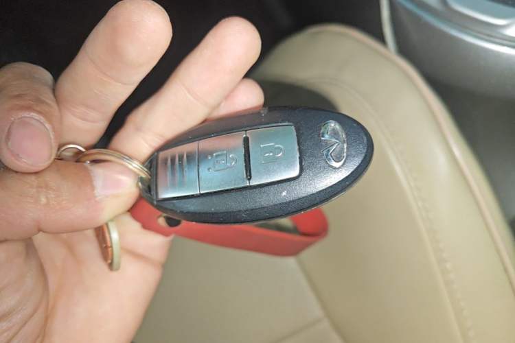 Used Infiniti ESQ 2014 1.6L Spontaneous Edition Vehicle Key