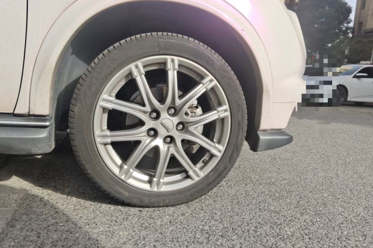 Used Infiniti ESQ 2014 1.6L Spontaneous Edition Right Front Wheel Hub