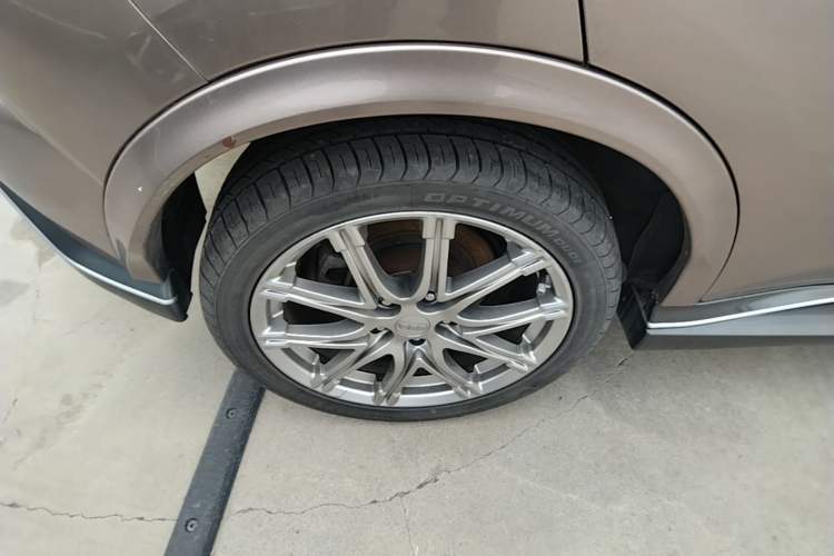 Used Infiniti ESQ 2014 1.6L Spontaneous Edition Right Rear Wheel Hub