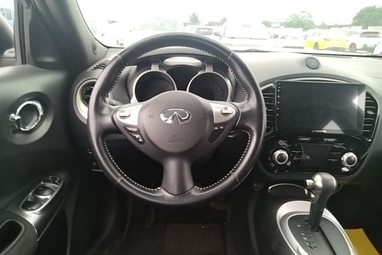 Used Infiniti ESQ 2014 1.6L Spontaneous Edition Steering Wheel