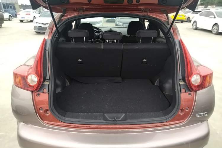 Used Infiniti ESQ 2014 1.6L Spontaneous Edition Trunk