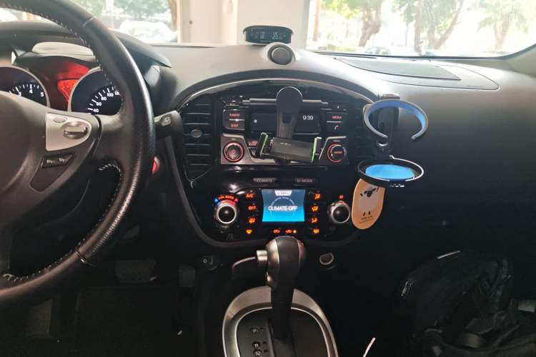 Used Infiniti ESQ 2014 1.6L Spontaneous Edition Audio And AC Panel