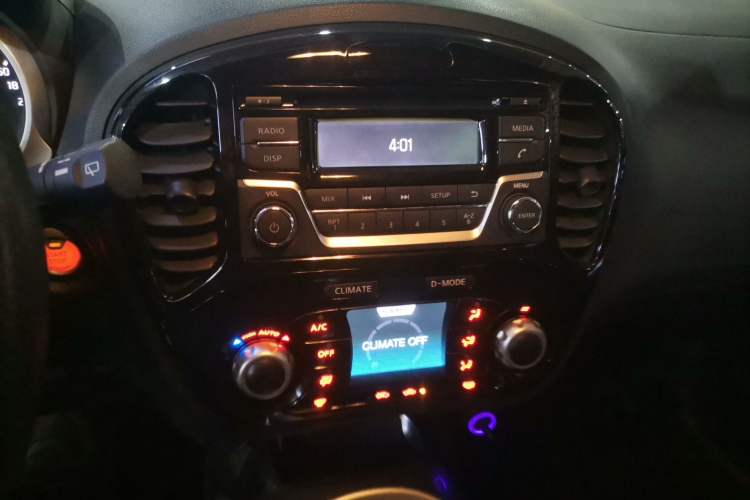 Used Infiniti ESQ 2014 1.6L Spontaneous Edition Audio And AC Panel