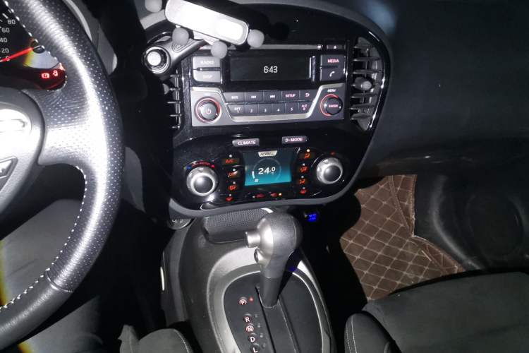 Used Infiniti ESQ 2014 1.6L Spontaneous Edition Audio And AC Panel