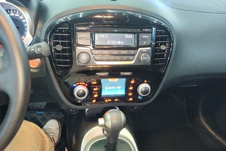 Used Infiniti ESQ 2014 1.6L Spontaneous Edition Audio And AC Panel