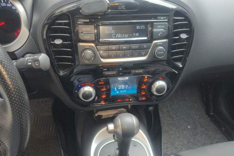 Used Infiniti ESQ 2014 1.6L Spontaneous Edition Audio And AC Panel