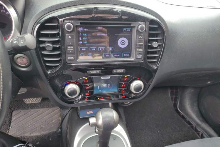 Used Infiniti ESQ 2014 1.6L Spontaneous Edition Audio And AC Panel