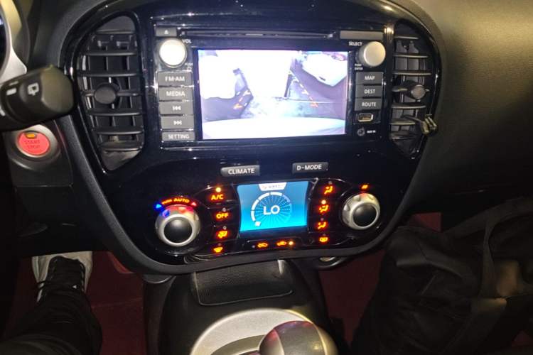 Used Infiniti ESQ 2014 1.6L Luxury Edition Audio And AC Panel