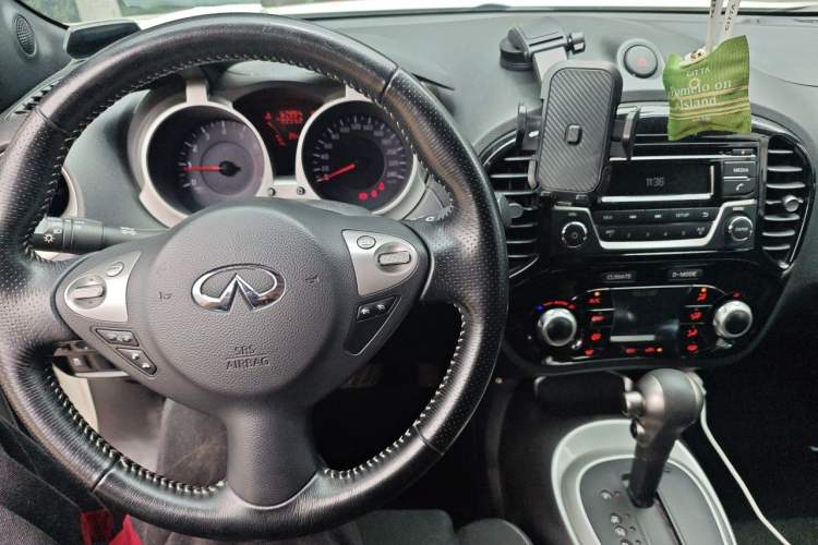 Used Infiniti ESQ 2014 1.6L Spontaneous Edition Audio And AC Panel