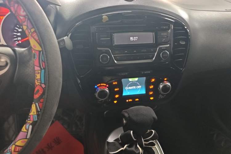 Used Infiniti ESQ 2014 1.6L Spontaneous Edition Audio And AC Panel