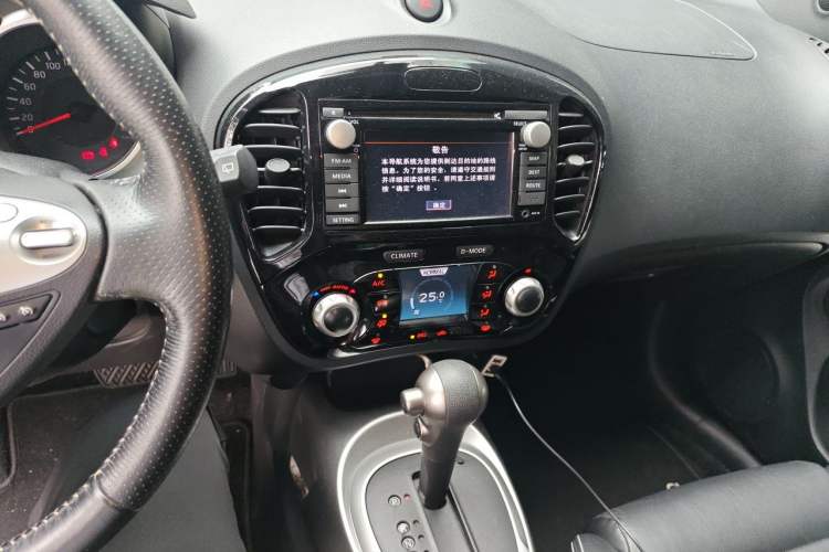Used Infiniti ESQ 2014 1.6L Luxury Edition Audio And AC Panel
